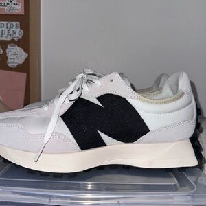 New Balance 327